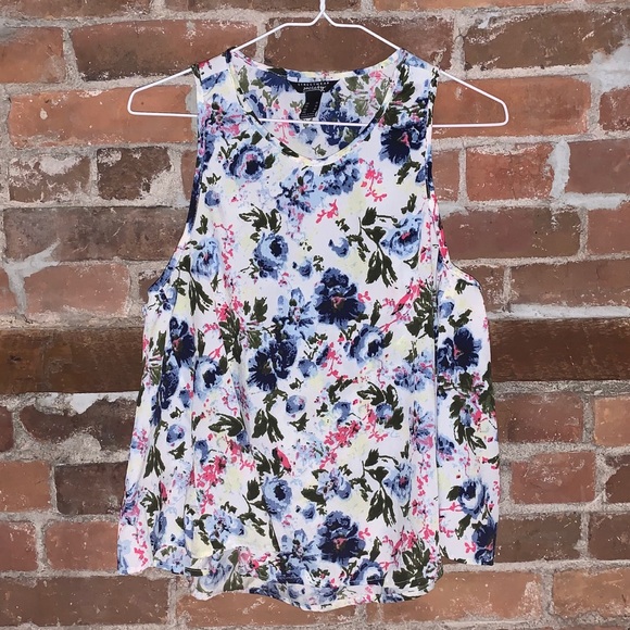 3/$30 - Streetwear Society Flowered Top Size M - Picture 3 of 11